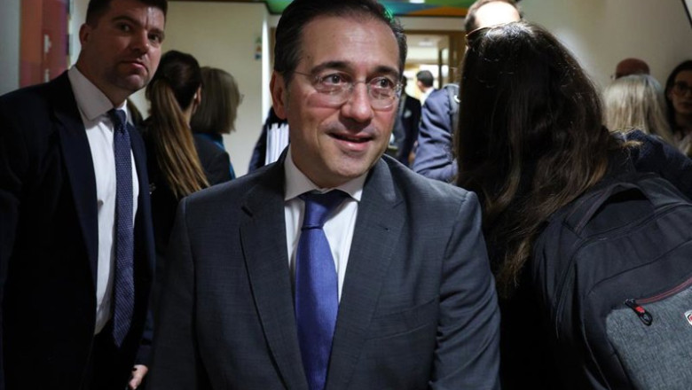 ep el ministro de exteriores jose manuel albares en una reunion en bruselas