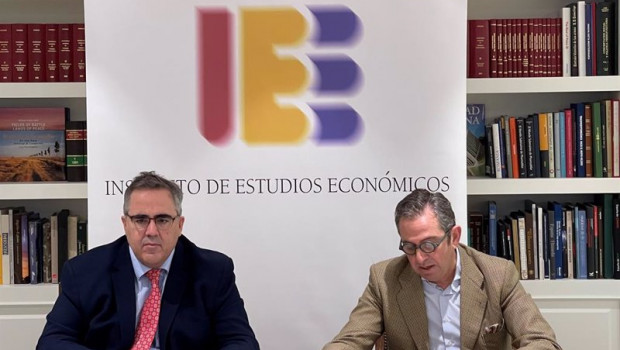 ep el presidente del iee inigo fernandez de mesa de y el director general gregorio izquierdo d