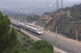 ep imagen de archivo de un tren de alta velocidad