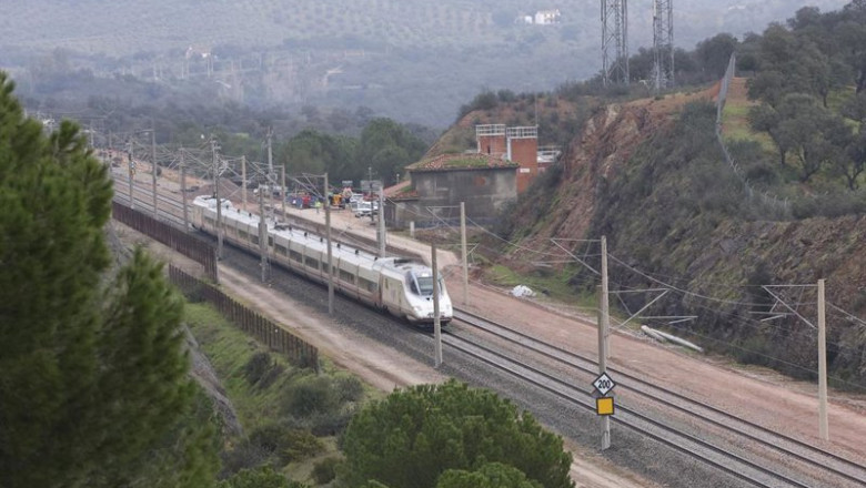 ep imagen de archivo de un tren de alta velocidad