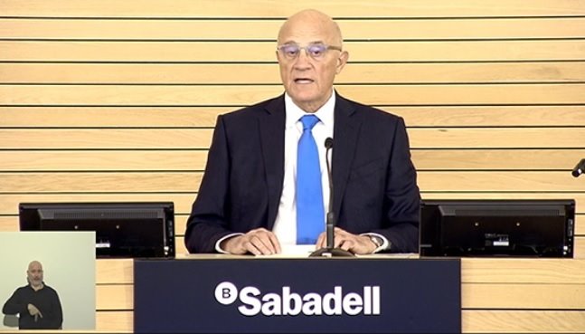 https://img3.s3wfg.com/web/img/images_uploaded/a/b/ep_imagen_del_presidente_de_banco_sabadel_josep_oliu_durante_la_retransmision_en_streaming_de_la.jpg