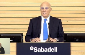ep imagen del presidente de banco sabadel josep oliu durante la retransmision en streaming de la