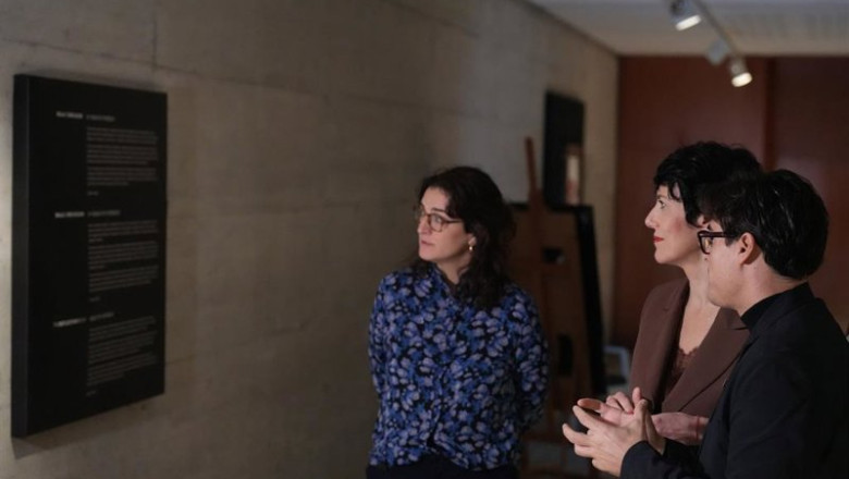 La ministra de Seguridad Social y Migraciones, Elma Saiz, acompañada por el vicerrector de la UPF, Pablo Pareja, durante un encuentro con estudiantes. | David Zorrakino - Europa Press ep la ministra de seguridad social y migraciones elma saiz acompanada por el vicerrector de la upf