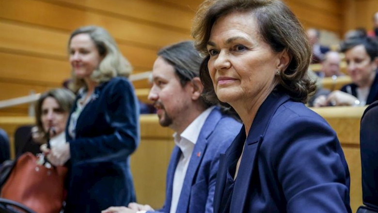 La vicepresidenta primera del Gobierno, Carmen Calvo, en primer plano, junto al vicepresidente segundo, Pablo Iglesias, en el Senado | Ricardo Rubio - Europa Press ep la vicepresidenta primera del gobierno carmen calvo en primer plano junto al vicepresidente