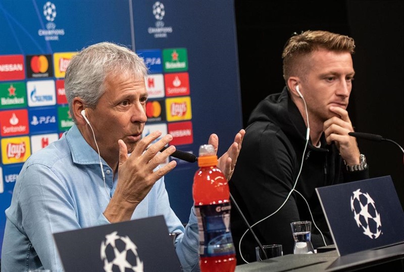 ep lucien favre y marco reus en rueda de prensa con el borussia dortmund