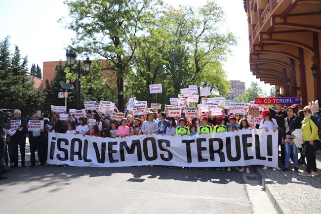 Manifestación 'Salvemos Teruel' en la capital aragonesa. | EUROPA PRESS ep manifestacion salvemos teruel encapital aragonesa