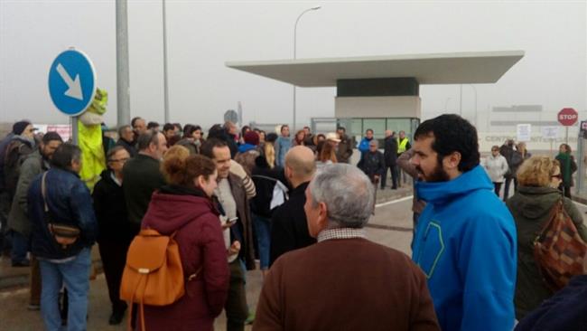 Manifestantes concentración contra CIE archidona cárcel tras muerte argelino | PLATAFORMA CIUDADANA CONTRA EL CIE DE ARCHIDONA ep manifestantes concentracioncie archidona carcelmuerte argelino