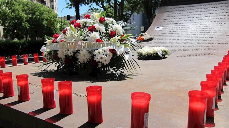 ep monumento homenaje a las victimas del yak-42 de zaragoza