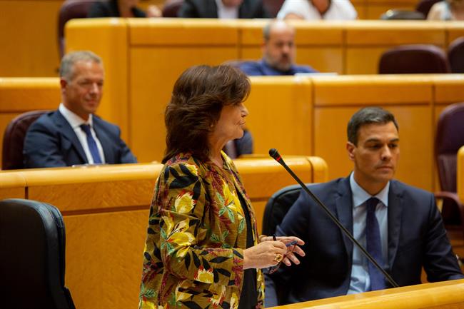 Pedro Sánchez y Carmen Calvo en el Senado | RICARDO RUBIO/ EUROPA PRESS ep pedro sanchezcarmen calvosenado