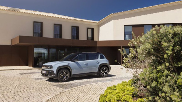 ep renault lanza el nuevo r4 e tech con autonomia de hasta 409 kilometros y con precio desde 28752 ep renault lanza el nuevo r4 e tech con autonomia de hasta 409 kilometros y con precio desde 28752