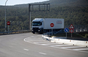 ep un camion circula a 27 de enero de 2024 en la jonquera girona catalunya espana