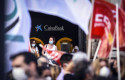 ep un grupo de empleados de caixabank protesta contra la entidad financiera por el ere previsto para