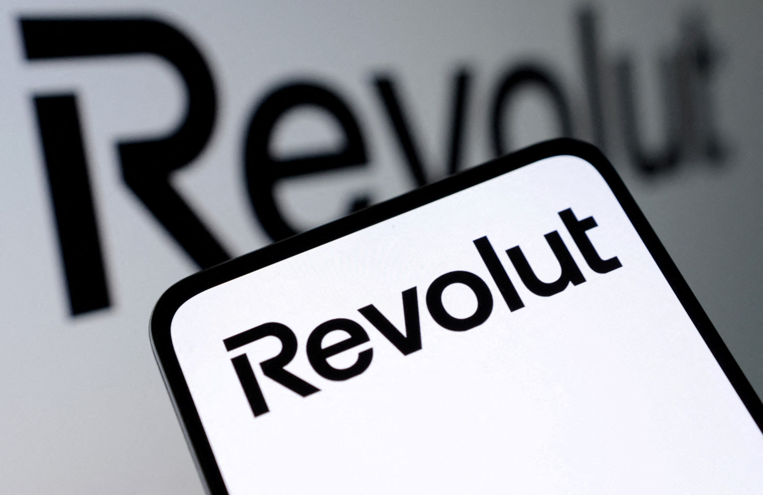 l illustration montre le logo de revolut l illustration montre le logo de revolut