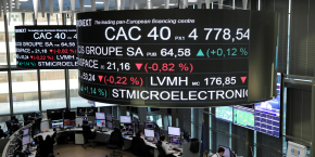 le cours de l indice boursier francais cac 40 affiche sur des ecrans de la bourse de paris a la defense 20240715194538 