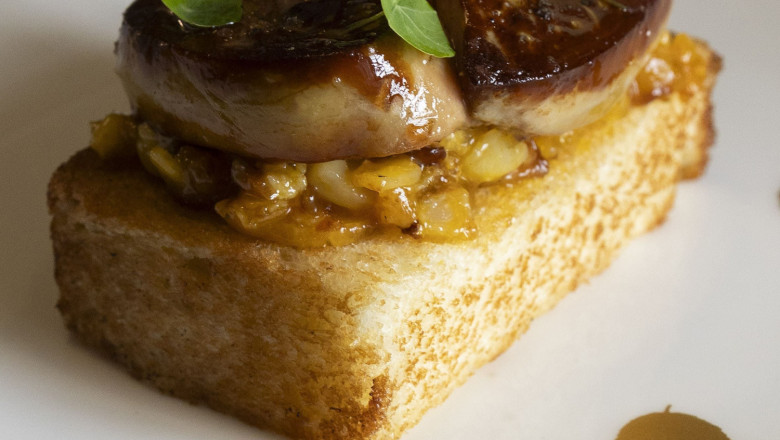 pan brioche con foie gras y tortilla de patata 2 1 