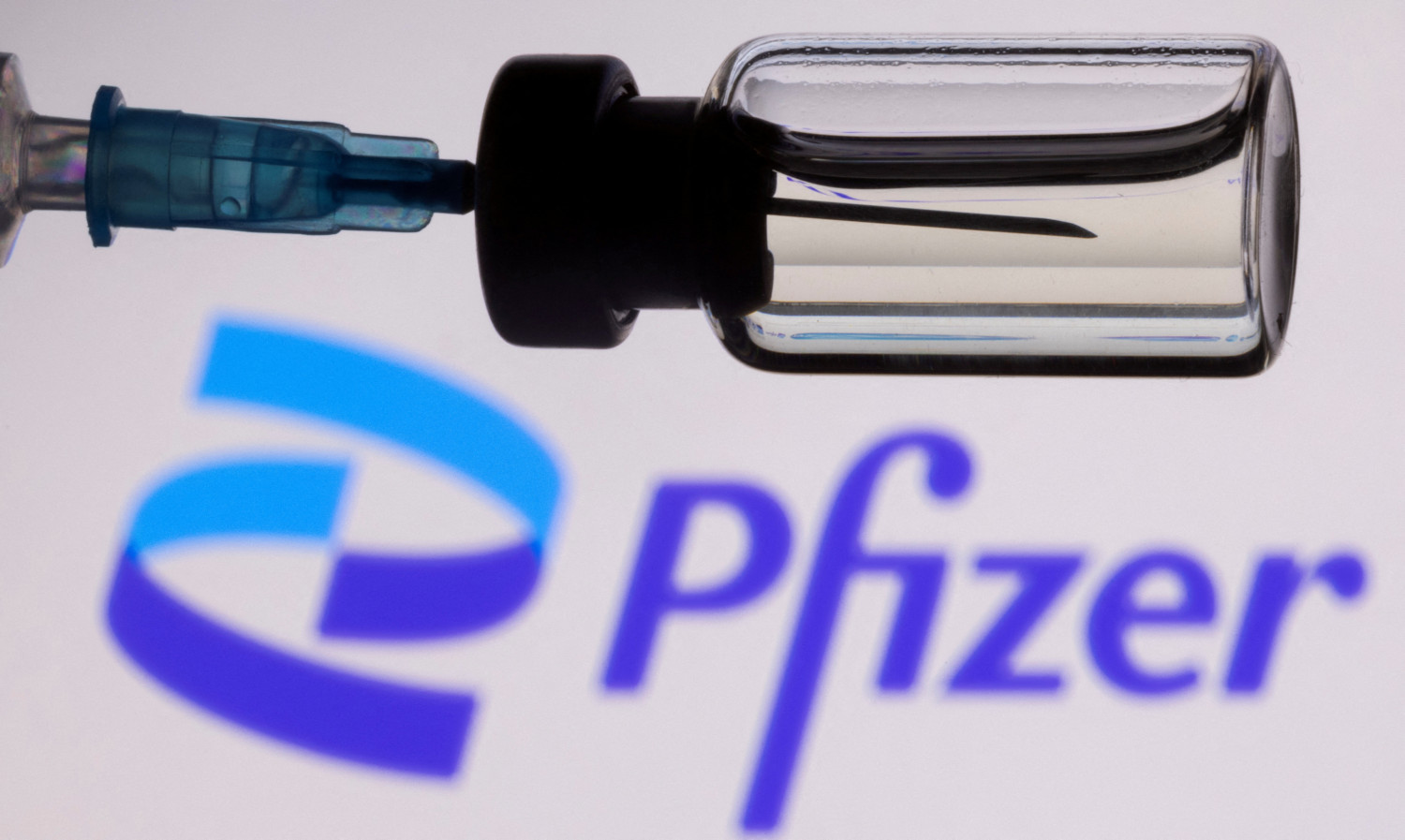 Pfizer supera previsiones en el cuarto trimestre y reafirma su orientación anual