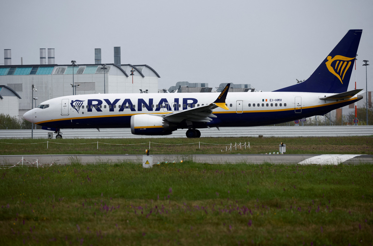 Ryanair se alía con DerbySoft: ofrecerá sus vuelos con transparencia de precios