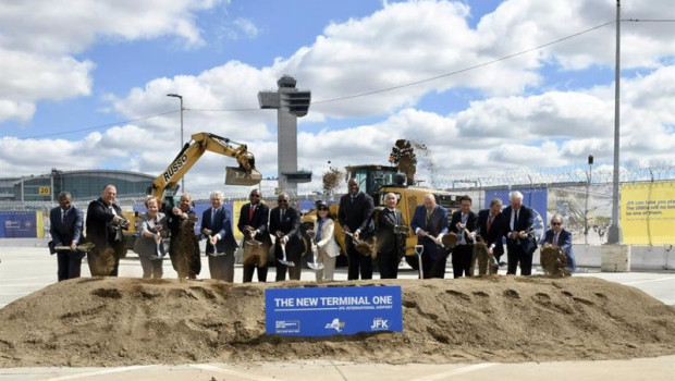 ep acto de colocacion de la primera piedra de la new terminal one