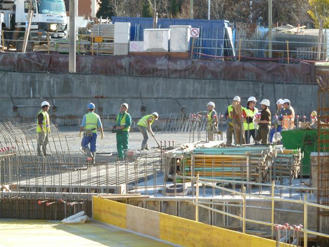 ep albaniles trabajandouna obraconstruccion
