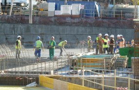 ep albaniles trabajandouna obraconstruccion