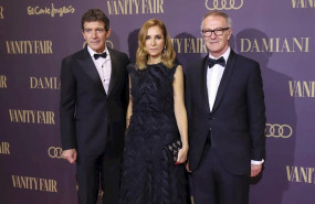 ep antonio banderas vanity fair personaje del ano 2019 junto a la presidenta y ceo de conde nast