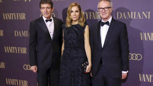 ep antonio banderas vanity fair personaje del ano 2019 junto a la presidenta y ceo de conde nast