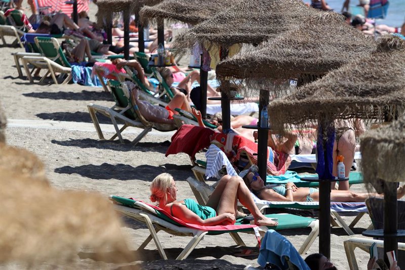 España recibe 4 millones de turistas en marzo y el gasto se dispara a 5.069 millones