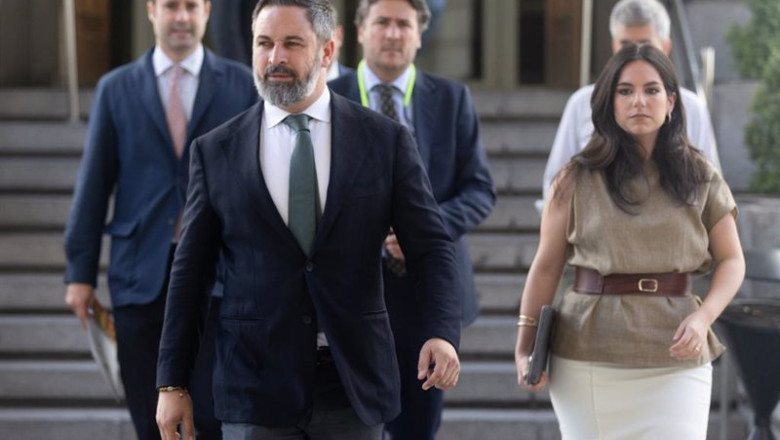 ep archivo el lider de vox santiago abascal y la portavoz de vox en el congreso pepa millan llegan ep archivo el lider de vox santiago abascal y la portavoz de vox en el congreso pepa millan llegan