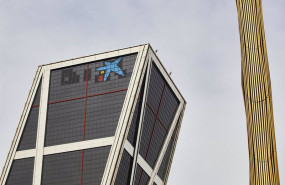 ep archivo   el logo de caixabank tras la sustitucion por el de bankia en las torres kio en madrid