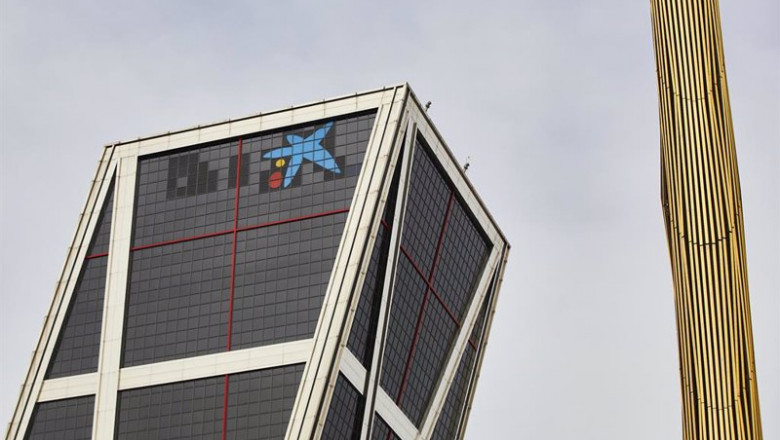 ep archivo   el logo de caixabank tras la sustitucion por el de bankia en las torres kio en madrid