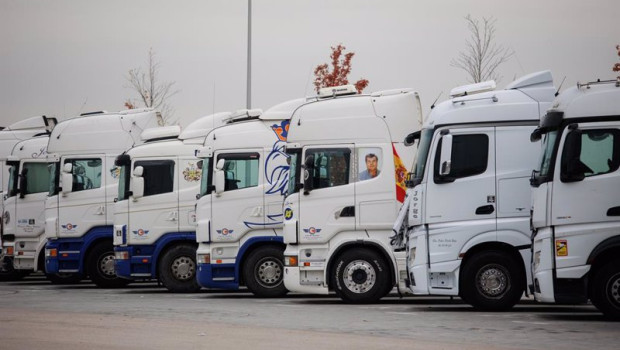 ep archivo   varias cabezas tractoras estacionadas en las inmediaciones del estadio wanda