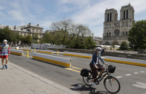 ep ciudadanos paseando por paris