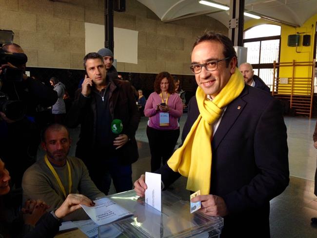 El conseller cesado, Josep Rull (JuntsxCat), vota en las elecciones catalanas. | JUNTSXCAT ep conseller cesado josep rull juntsxcat votalas elecciones catalanas