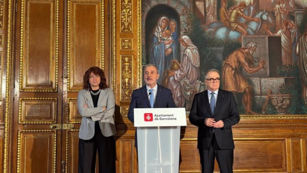 ep el alcalde de barcelona jaume collboni junto a la primera teniente de alcaldia laia bonet y el