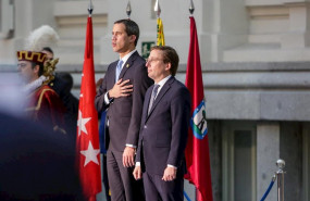 ep el alcalde de madrid jose luis martinez-almeida der recibe a juan guaido izq antes de la