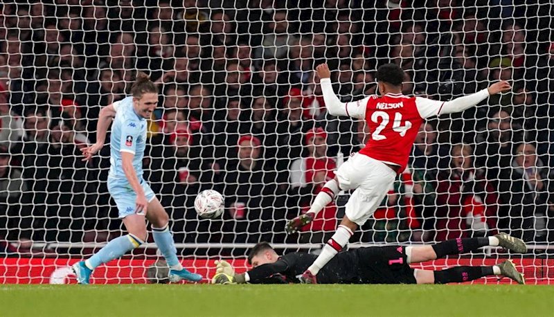 ep el delantero del arsenal reiss nelson anota ante el leeds united
