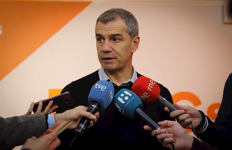 Toni Cantó dimite y entregará su acta de diputado, pero descarta su marcha al PP