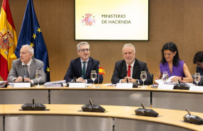 ep el ministro de hacienda arcadi espana c i y el ministro de politica territorial y memoria