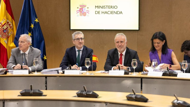 ep el ministro de hacienda arcadi espana c i y el ministro de politica territorial y memoria