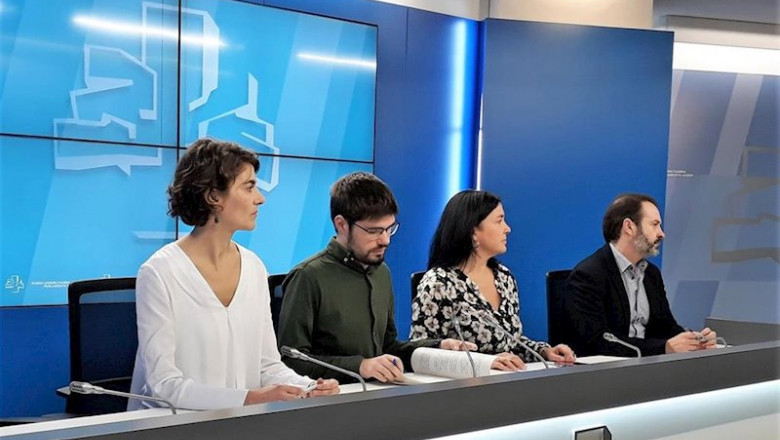 El portavoz de Elkarrekin Podemos, junto a otros integrantes del grupo, presentan el acuerdo de Presupuestos para 2020 | EUROPA PRESS ep el portavoz de elkarrekin podemos junto a otros integrantes del grupo presentan el acuerdo de