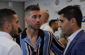 ep el presidente de la afe david aganzo junto al madridista sergio ramos y el atletico koke