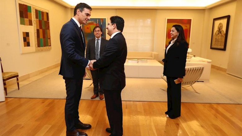 El presidente del Gobierno en funciones, Pedro Sánchez (izquierda), recibe al ministro de Asuntos Exteriores de la Cooperación Africana y de los Marroquíes Residentes en el Extranjero del Reino de Marruecos, Nasser Bourita (derecha). | Pool ep el presidente del gobierno en funciones pedro sanchez izquierda recibe al ministro de asuntos