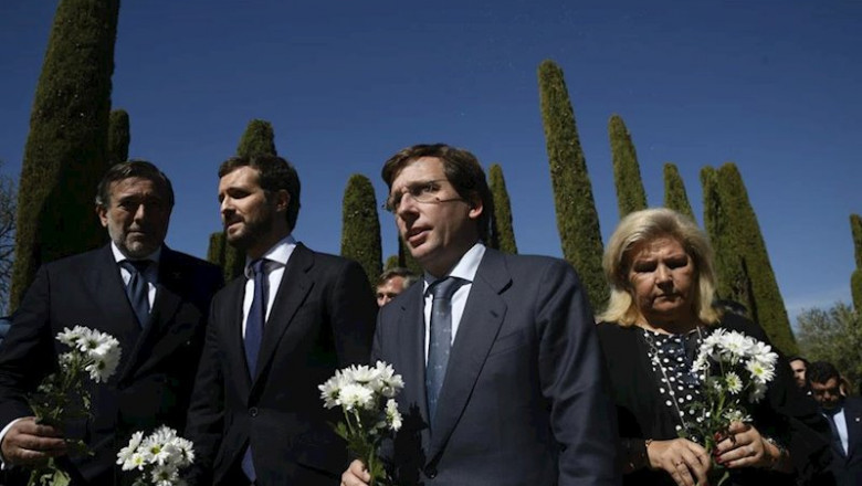 Enrique López, Pablo Casado, José Luis Martínez-Almeida, y la presidenta de la Asociación de Víctimas del Terrorismo, Ángeles Pedraza | Óscar Cañas - Europa Press ep enrique lopez pablo casado jose luis martinez-almeida y la presidenta de la asociacion de