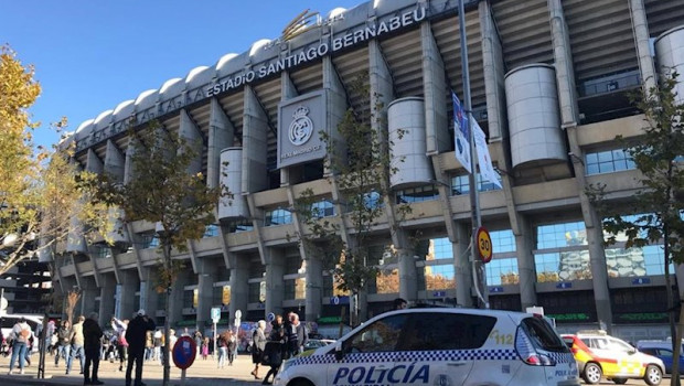 ep estadio santiago bernabeu con policia