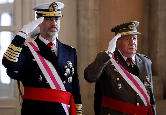 Felipe VI preside la Pascua Militar con la presencia del Rey Juan Carlos | POOL ep felipe vi presidepascua militarla presenciarey juan carlos