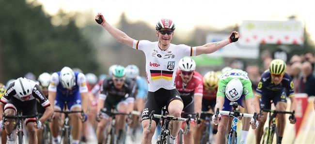 Greipel levanta los brazos en la meta | ASO ep greipel levantabrazosla meta