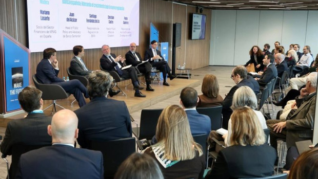 ep imagen de la presentacion del informe sobre regulacion bancaria del instituto espanol de