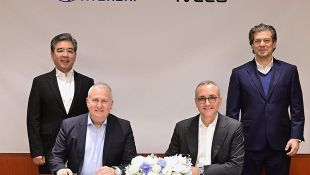 ep jaehoon chang presidente y ceo de hyundai motor company ken ramirez vicepresidente ejecutivo y
