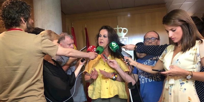 ep la diputada socialista carla antonelli hace declaraciones a los periodistas en la asamblea de