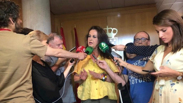 ep la diputada socialista carla antonelli hace declaraciones a los periodistas en la asamblea de
